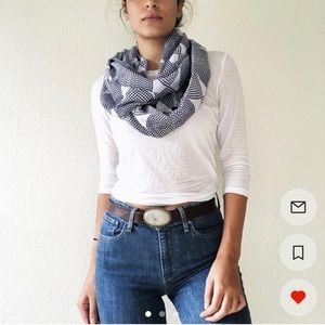 Lightweight circle scarf